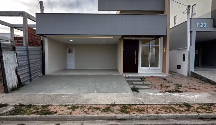 Casa no Condomínio Ecoville 2, Localizada no Bairro
