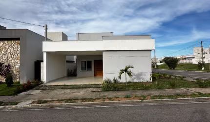 Casa no Condomínio Ecoville 2, Localizada no Bairro Cajupiranga