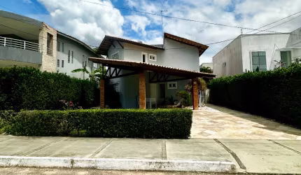 Casa Duplex no Condomínio Padre Monte.