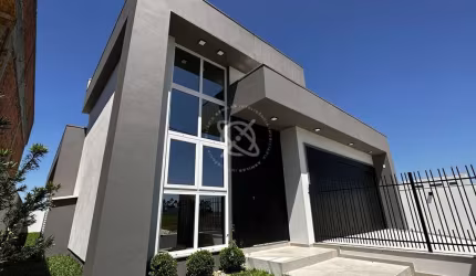 CASA CONTEMPORÂNEA COM PISCINA