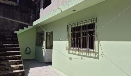 Excelente e aconchegante casa, com 2 dm, banheiro, quintal, jardim e 2 vagas, no Jd. Madre Ângela - Poá/SP. (Pronto para morar)