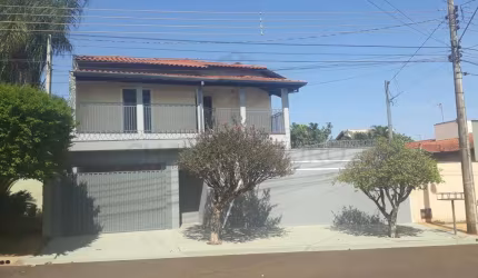 Casa para Venda em Jaboticabal, Colina Verde, 3 dormitórios, 1 suíte, 3 banheiros, 2 vagas