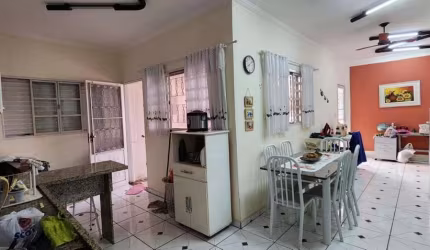 Casa para Venda em São Pedro, CENTRO DE SAO PEDRO, 3 dormitórios, 3 banheiros, 3 vagas