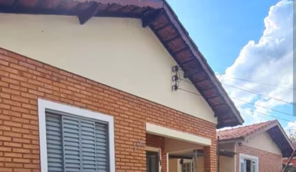 Casa para Venda em Águas de São Pedro, Jardim Iporanga, 2 dormitórios, 1 suíte, 1 banheiro, 1 vaga