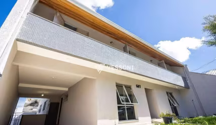 Sobrado Impecável com 5 Dormitórios | Cozinha Gourmet, Escritório e Terraço | Guabirotuba | R$1.385.000