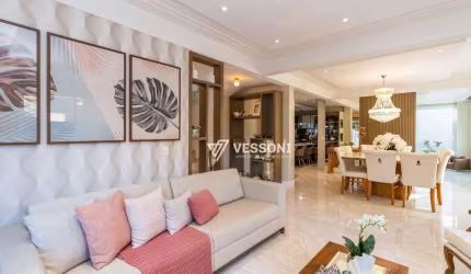 Casa impecável, não geminada em cond. fechado em Santa Felicidade, 3 dormitórios sendo 2 suítes, espaço gourmet, ático charmoso $2.500.000,00