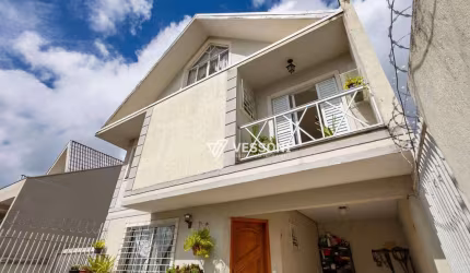Sobrado com 4 Quartos | Suíte | 146m² | 3 Vagas | Não geminado à venda por R$ 599.000 - Pilarzinho - Curitiba/PR