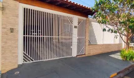 CASA COM 03 DORMITÓRIOS + 01 CASA COM 01 DORMITÓRIO NO FUNDO