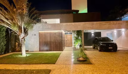 LINDÍSSIMA CASA COM 03 SUÍTES NO LAGO SUL (MOBILIADA E DECORADA)