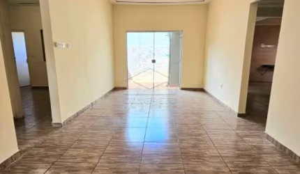 CASA COM 3 DORMITÓRIOS E ÓTIMA LOCALIZAÇÃO
