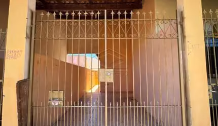 CASA COM 2 DORMITÓRIOS E VAGA DE GARAGEM