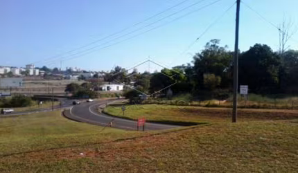 TERRENO NO CENTRO  COM  ÓTIMA LOCALIZAÇÃO