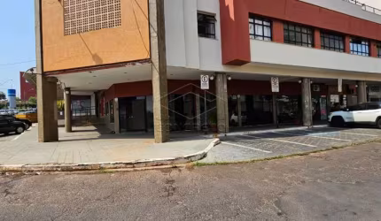LOJA DE ESQUINA COM VITRINE