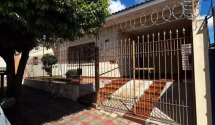 Ótima casa no Terra Branca próxima da Avenida Castelo!