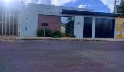 OPORTUNIDADE: MARAVILHOSA CASA NO CENTRO DE AGUDOS