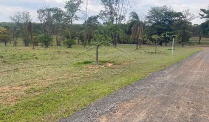 VENDE-SE TERRENO - CONDOMÍNIO PALMAS DEL REY