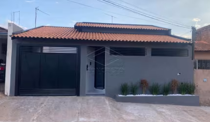 Belíssima casa com 03 dormitórios - Geisel