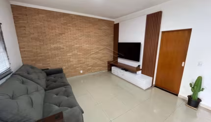 LINDA CASA TERREA COM ESPAÇO GOURMET NO JARDIM CAROLINA