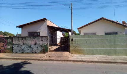 Casa bem localizada para venda!