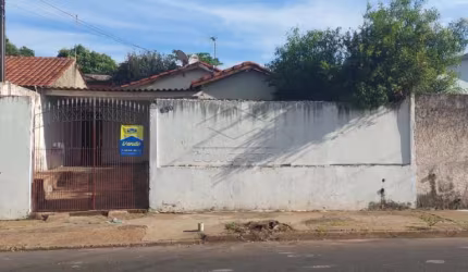 CASA COM 3 DORMITÓRIOS PRÓXIMO A AV. ELIAS MIGUEL MALUF, VILA DUTRA - BAURU/SP
