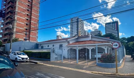 Casa ampla na HENRIQUE SAVI para VENDA!