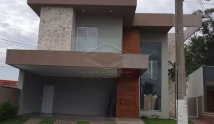 Casa de Alto Padrão com Piscina e Lareira no Condomínio Quinta Ranieri Green