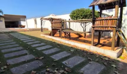 Residência com piscina - Bela Vista