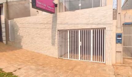CASA COM 04 DORMITÓRIOS NO CENTRO DA CIDADE, COMERCIAL OU RESIDENCIAL