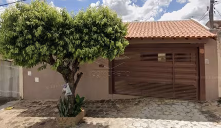 Casa à venda - Com Edícula - PRESIDENTE GEISEL