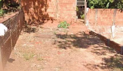Terreno à venda no Jardim Tangarás