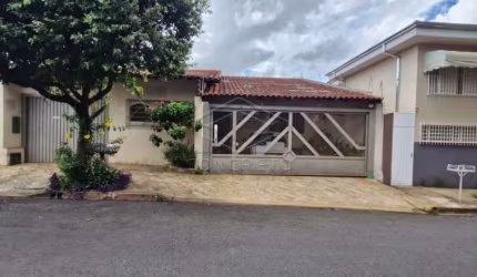Casa Térrea à venda.