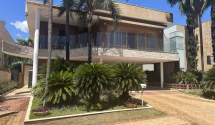 LINDO SOBRADO SITUADO EM FRENTE AO LAGO - RESIDENCIAL LAGO SUL