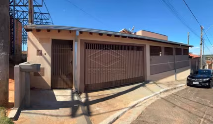 Oportunidade única! Casa espaçosa em Agudos