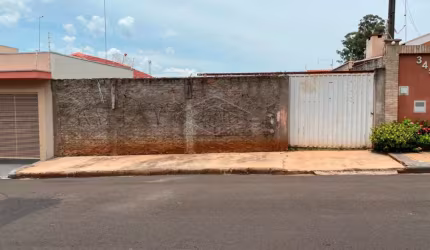 Terreno Plano e Murado