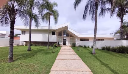 Linda casa em condomínio fechado no residencial COLONIAL.