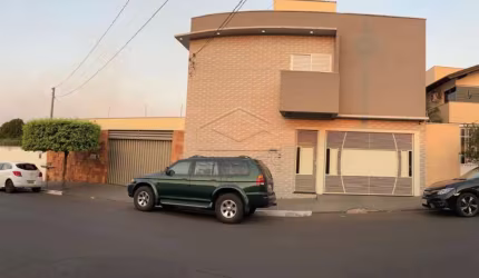 CASA COM 4 SUÍTES COM AR CONDICIONADO, PISCINA E SALÃO DE FESTAS COM ÁREA GOURMET - GEISEL