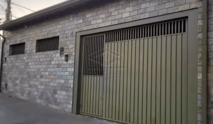 Excelente residência com 03 dormitórios + edícula - Vila Cardia