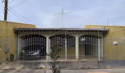 Casa com 03 dormitórios - Rosa Branca