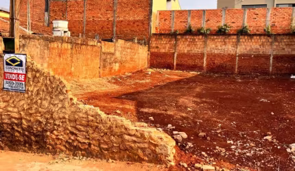 Terreno Padrão em Lençóis Paulista