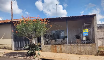 Excelente casa com 03 dormitórios - Geisel