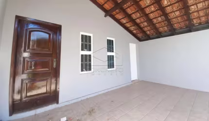 CASA NO CENTRO À VENDA EM AGUDOS