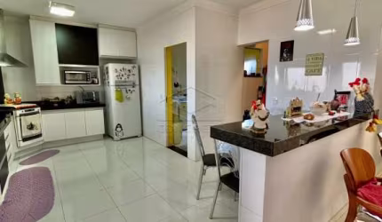 Encantadora Residência de 450m² no Prestigiado Condomínio Vale Florido I