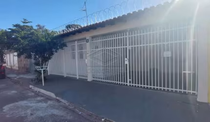 Residência com 02 dormitórios - Vila Dutra