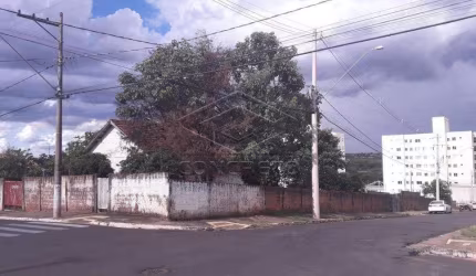 TERRENO NO CENTRO DE AGUDOS