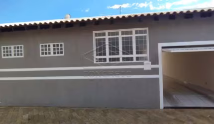 CASA À VENDA EM AGUDOS