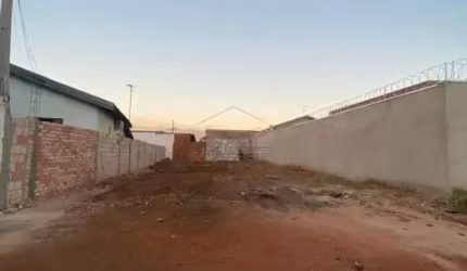 Terreno plano - Bem localizado - PQ Bauru
