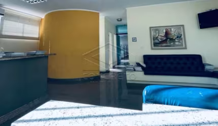Prédio comercial com salas de atendimento, sala de aula e anfiteatro