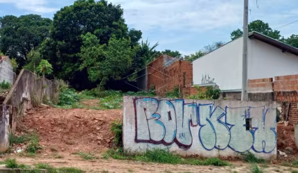 Terreno com excelente localização - Vila Falcão