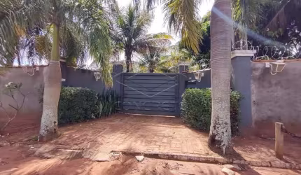 RESIDÊNCIA EM CHÁCARA - CONDOMÍNIO RECANTO DOS BANDEIRANTES