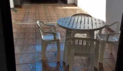 Residência com 02 dormitórios no Jardim Terra Branca